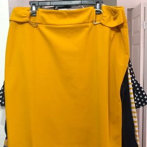 Could not find C Est 1746 brand, XL, yellow pencil skirt with small slit in back